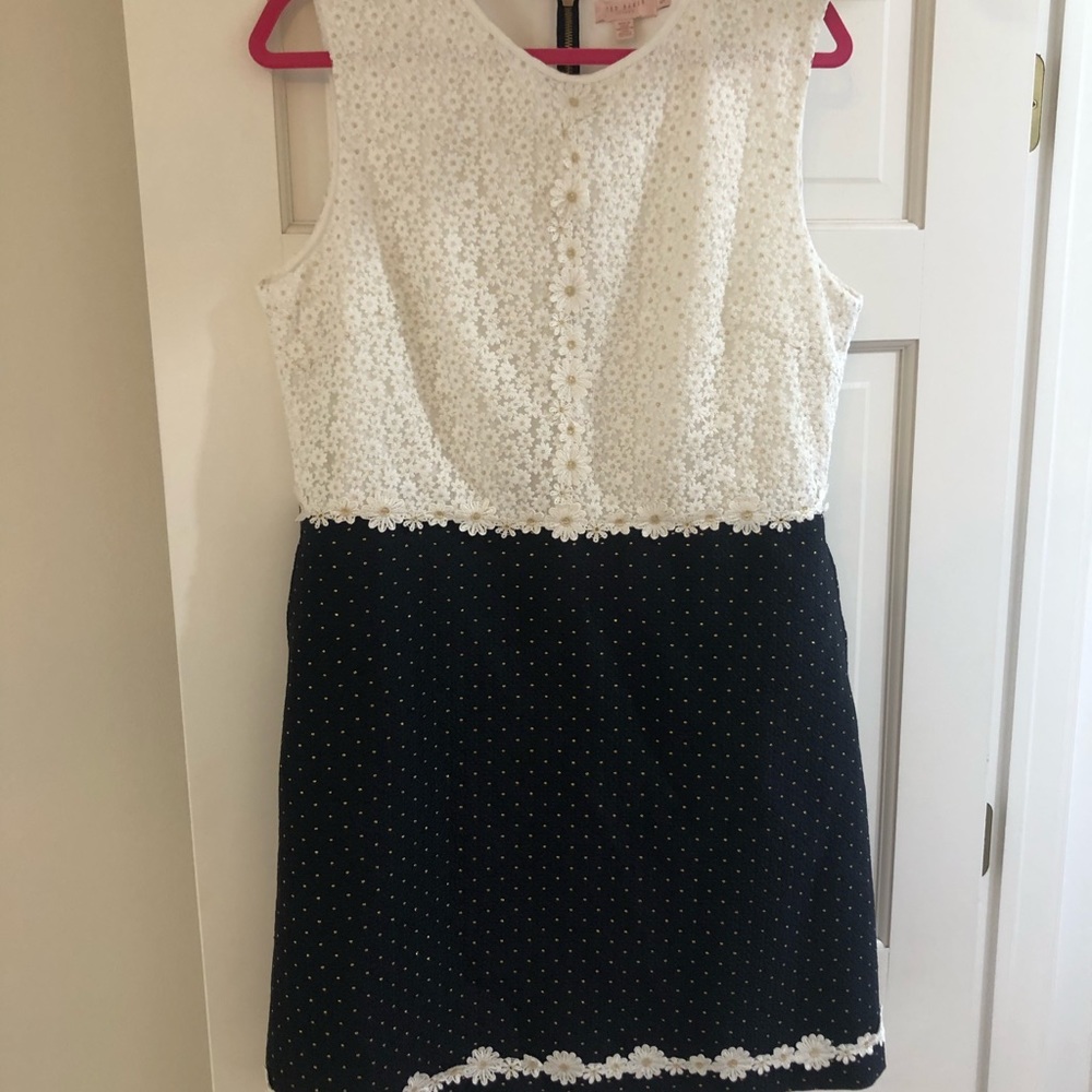 Super cute and flattering dress